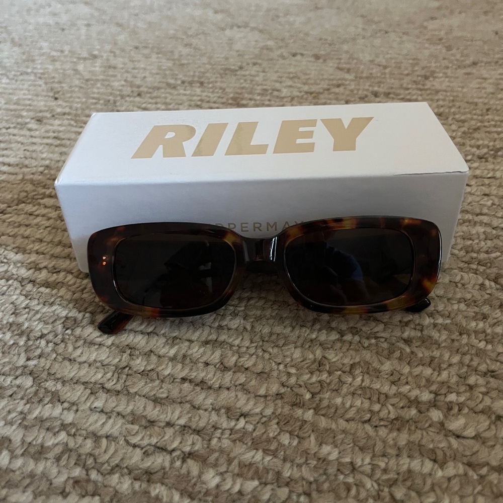 NWT Peppermayo Tourist Shell Sunnies